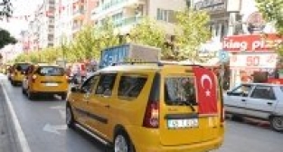 Manisa'da Taksiciler Teröre Karşı Eylem Yaptı 