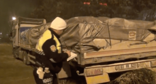 TIR 3 araca çarptı 2'si ağır 10 yaralı