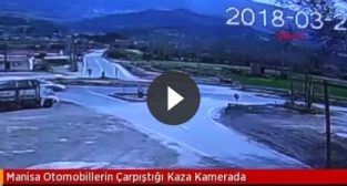Otomobillerin çarpıştığı kaza kamerada
