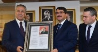 Başbakan Yardımcısı Arınç’tan Başkan Çelik’e övgü 
