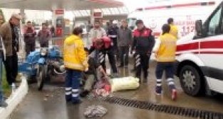 MOTOSİKLETLE OTOMOBİL ÇARPIŞTI