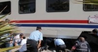 Trenin önüne atlayan genç kız ölmek istedi