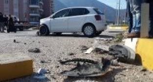 Kavşakta iki otomobil çarpıştı: 1'i hamile 7 yaralı