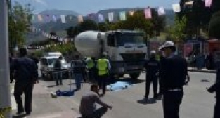 ÇOCUK HASTANESİ KAVŞAĞINDA KAZA 1 ÖLÜ