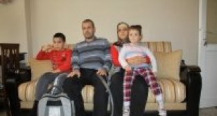 KALBİNİ ÇANTASINDA TAŞIYOR