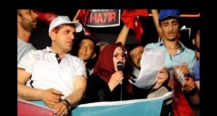 İSTİKLAL MARŞI'NI KAĞITTAN BAKARAK BİLE YANLIŞ OKUDU!