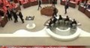 Mecliste Yumruklar Konuştu