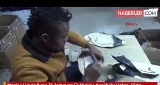 Nijeryalı futbolcu, Manisa'da ayakkabıcı oldu