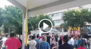 AK Partili belediye İYİ Parti standını yıkmak istedi yumruklar havada uçuştu