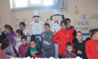 Özel öğrenciler Yeşim Akbaş’ı doğum gününde andı