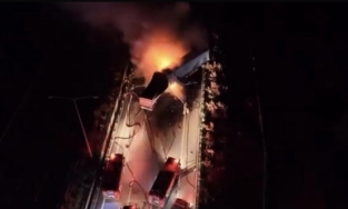 Manisa’da kaza yapan tırlar alev aldı