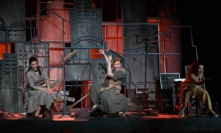 ’Sen İstanbul’dan güzelsin’ oyunu Manisalıları büyüledi