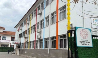 Sınıfın düşen tavan sıvası 3 öğrenciyi yaraladı