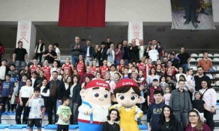 Turgutlu’nun perilerinden Play-Off’a muhteşem başlangıç