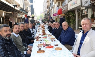 Yenilenen Sevgi Yolu esnafından Başkan Şimşek’e kahvaltılı teşekkür