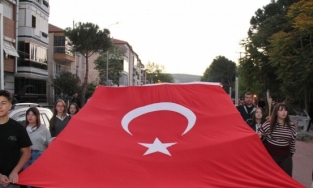 Kula’da 19 Mayıs coşkusu fener alayıyla taçlandı
