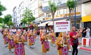 Soma’da Zeybek Festivali yoğun ilgi gördü