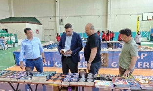 Sarıgöl’de binlerce kitap öğrencilerle buluştu