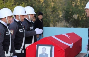 Emekli Emniyet Müdürü dualarla toprağa verildi