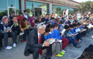 30 Dakika Boyunca Sadece Kitap Okudular