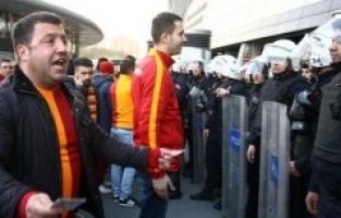 DERBİ MAÇI ERTELENDİ!