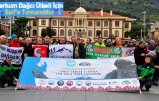 MERHUM DAĞCI ÜLKELİ İÇİN SPİL'E TIRMANDILAR