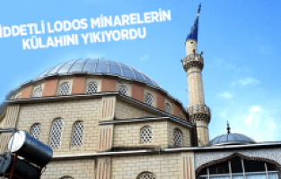 ŞİDDETLİ LODOS MİNARELERİN KÜLAHINI YIKIYORDU