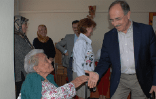 Eski Bakandan İlkokul Öğretmenine Vefa