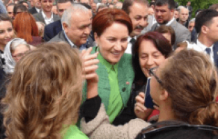MERAL AKŞENER 200 ARAÇLIK KONVOYLA KARŞILANDI