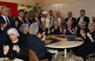 MESİR MACUNLARI DUALARLA PAKETLENDİ