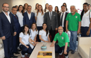 SULTANLAR PLAY-OFF FİNALLERİNE MORALLİ GİDİYOR