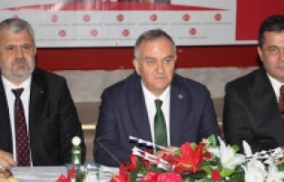 MHP'ye katılan 50 üyeye rozet takıldı