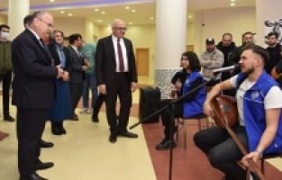 Vali Karadeniz, gençlerle bir araya geldi