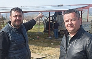 Alaşehir'li Üzüm Üreticisi Halil Meres Güneş Enerjisi Panelleri ile Ucuz Elektrik Üretmeye Başladı