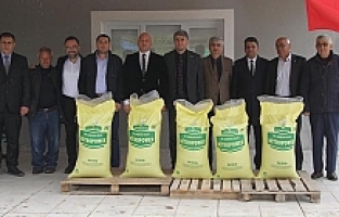 Büyükşehir Kulalı üreticilere gübrelerini teslim etti