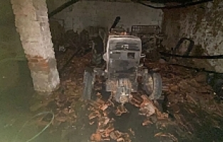 Çiftçinin deposunda çıkan yangın 200 bin TL’lik zarara neden oldu