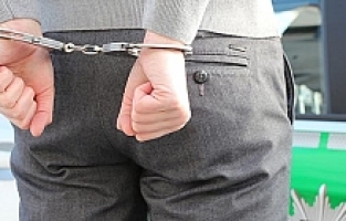 Manisa'da iş yerinden hırsızlık yapan şüpheliler yakalandı