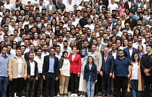 İYİ Parti lideri Akşener’den Gençlerle Anıtkabir’e Ziyaret