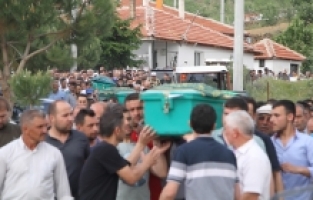 Kazada Hayatını Kaybeden 4 Kişi Gözyaşları Arasında Toprağa Verildi