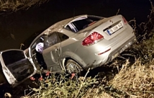 Kontrolden Çıkan Otomobil Sulama Kanalına Düştü
