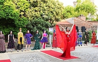 Manisa'da 100. Yıla Özel Pazen Defilesi