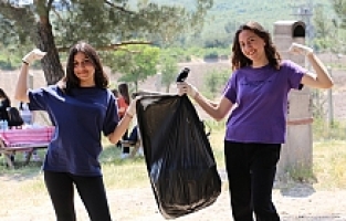 Mesire Alanı ve Çevresinde Çöp Toplayan Liseliler Örnek Oldu