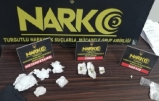 Uyuşturucu Satıcıları Aynı Araç İçerisinde Yakalandı