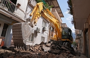 Yunusemre Belediyesinden Barbaros Mahallesi’nde yol çalışması
