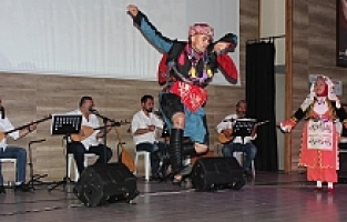 Alaşehir'de Saz Ekibi İzleyenleri Coşturdu