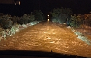Heyelan Yolu Trafiğe Kapattı