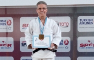 Judo tutkusu ve çalışma azmiyle 56 yaşında Türkiye şampiyonu oldu