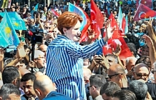 Manisalılardan Genel Başkan Akşener'e: "Kurtar Bizi Abla"