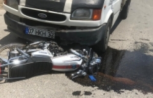 Alaşehir’de Motosiklet ile Kamyonet Çarpıştı: 1 Ölü