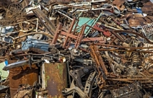 Arazisine Bıraktığı Tarım Aletleri ve Hurda Demirler Çalındı